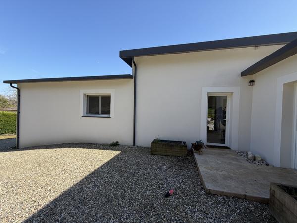 La Croix-Blanche (47340) Entre AGEN et VILLENEUVE SUR LOT, maison moderne avec piscine et grand terrain