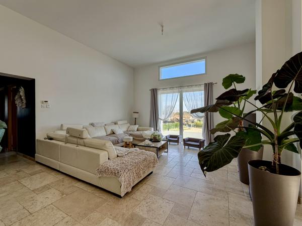 La Croix-Blanche (47340) Entre AGEN et VILLENEUVE SUR LOT, maison moderne avec piscine et grand terrain