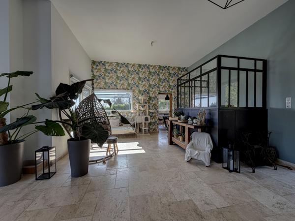 La Croix-Blanche (47340) Entre AGEN et VILLENEUVE SUR LOT, maison moderne avec piscine et grand terrain