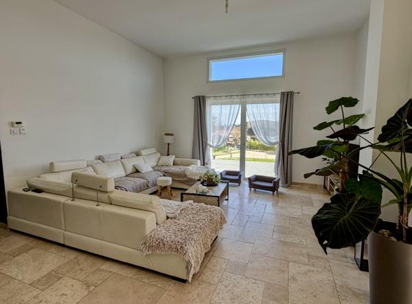 La Croix-Blanche (47340) Entre AGEN et VILLENEUVE SUR LOT, maison moderne avec piscine et grand terrain