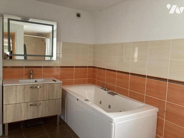 A VENDRE CAMORS Bourg- immeuble mixte à usage commercial et d'habitation - pour investisseurs