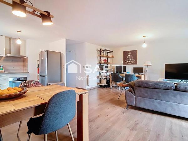 Appartement T3 de 67 m² rénové, terrasse, stationnement