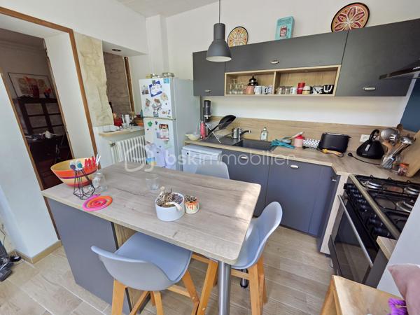 Magnifique Maison de ville quartier Montapins de 133m² à Nevers.

Situé dans le quartier calme et très prisé des Montapins de Nevers, à deux pas des écoles, commerces et commodités, nous vous présentons cette magnifique Maison de Ville d'une superficie habitable d'environ 133m² sur 3 niveaux, composée d'une entrée, d'un cellier, d'un garage et d'une cave en rez-de-chaussée, palier, salon séjour, cuisine aménagée et wc indépendant au premier étage, palier, salle d'eau avec wc intégré, 3 chambres au second étage et chambre avec dressing au troisième niveau, terrasse et dépendance de jardin, le tout sur un beau jardin d'environ 260m², arboré et entièrement clos.
Cette maison dispose d'une entrée de plain pied, dont le dégagement distribue un espace cellier pour les machines et la chaudière au gaz, un garage de 21m², ainsi qu'un espace de cave de 11m².
Face à l'entrée, un escalier mène au palier du premier niveau, qui propose une porte fenêtre qui donne sur le jardin, ce palier dessert un wc indépendant, une grande pièce de vie d'environ 40m², composée d'un espace séjour de 15m² ouvert sur un grand salon d'environ 25m². Le salon communique avec la cuisine aménagée de 11m², qui propose un espace ouvert par des baies vitrées qui donne sur la terrasse et le jardin.
Le second niveau propose un palier dont le dégagement dessert une salle d'eau avec wc intégré, ainsi que trois chambres de 10,5, 11 et 13m².
Le troisième étage propose un palier qui dessert une grande chambre de 23m², qui propose un espace dressing de 5m².
Tous les sols de cette maison sont carrelage ( entrée, palier, salon, cuisine), en tomette (séjour, palier du second et salle d'eau) , en parquet chêne authentique (wc, chambre et dressing du troisième), et en linoléum (chambres au second). Elle comporte une isolation double vitrage PVC sur toutes les pièces à vivre, des volets bois standards, elle propose un chauffage de type gaz de ville avec une chaudière entretenue. Elle dispose de combles bien isolés et une toiture en tuiles ardoisés en bon état.
Côté terrain, cette maison propose une parcelle de près de 260m² clôturée, arborée et entretenue, elle dispose une terrasse.
Pour l’assainissement, cette maison est reliée au tout-à-l’égout.

Les plus: La qualité générale du bien et son potentiel, son quartier et sa proximité avec toutes les commodités, ses grands volumes de pièces, sa surface habitable, ses 4 chambres,.

Photos supplémentaires disponibles sur BSK IMMOBILIER > Nos conseillers > Olivier FRESLON
Pour tout renseignement complémentaire ou pour une visite, contactez moi au 07.62.78.13.13.

Cette maison est une belle opportunité à saisir, idéale pour une grande famille, elle n'attend que vous!!