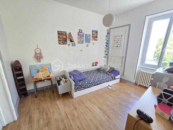Magnifique Maison de ville quartier Montapins de 133m² à Nevers.

Situé dans le quartier calme et très prisé des Montapins de Nevers, à deux pas des écoles, commerces et commodités, nous vous présentons cette magnifique Maison de Ville d'une superficie habitable d'environ 133m² sur 3 niveaux, composée d'une entrée, d'un cellier, d'un garage et d'une cave en rez-de-chaussée, palier, salon séjour, cuisine aménagée et wc indépendant au premier étage, palier, salle d'eau avec wc intégré, 3 chambres au second étage et chambre avec dressing au troisième niveau, terrasse et dépendance de jardin, le tout sur un beau jardin d'environ 260m², arboré et entièrement clos.
Cette maison dispose d'une entrée de plain pied, dont le dégagement distribue un espace cellier pour les machines et la chaudière au gaz, un garage de 21m², ainsi qu'un espace de cave de 11m².
Face à l'entrée, un escalier mène au palier du premier niveau, qui propose une porte fenêtre qui donne sur le jardin, ce palier dessert un wc indépendant, une grande pièce de vie d'environ 40m², composée d'un espace séjour de 15m² ouvert sur un grand salon d'environ 25m². Le salon communique avec la cuisine aménagée de 11m², qui propose un espace ouvert par des baies vitrées qui donne sur la terrasse et le jardin.
Le second niveau propose un palier dont le dégagement dessert une salle d'eau avec wc intégré, ainsi que trois chambres de 10,5, 11 et 13m².
Le troisième étage propose un palier qui dessert une grande chambre de 23m², qui propose un espace dressing de 5m².
Tous les sols de cette maison sont carrelage ( entrée, palier, salon, cuisine), en tomette (séjour, palier du second et salle d'eau) , en parquet chêne authentique (wc, chambre et dressing du troisième), et en linoléum (chambres au second). Elle comporte une isolation double vitrage PVC sur toutes les pièces à vivre, des volets bois standards, elle propose un chauffage de type gaz de ville avec une chaudière entretenue. Elle dispose de combles bien isolés et une toiture en tuiles ardoisés en bon état.
Côté terrain, cette maison propose une parcelle de près de 260m² clôturée, arborée et entretenue, elle dispose une terrasse.
Pour l’assainissement, cette maison est reliée au tout-à-l’égout.

Les plus: La qualité générale du bien et son potentiel, son quartier et sa proximité avec toutes les commodités, ses grands volumes de pièces, sa surface habitable, ses 4 chambres,.

Photos supplémentaires disponibles sur BSK IMMOBILIER > Nos conseillers > Olivier FRESLON
Pour tout renseignement complémentaire ou pour une visite, contactez moi au 07.62.78.13.13.

Cette maison est une belle opportunité à saisir, idéale pour une grande famille, elle n'attend que vous!!