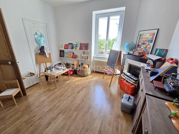 Magnifique Maison de ville quartier Montapins de 133m² à Nevers.

Situé dans le quartier calme et très prisé des Montapins de Nevers, à deux pas des écoles, commerces et commodités, nous vous présentons cette magnifique Maison de Ville d'une superficie habitable d'environ 133m² sur 3 niveaux, composée d'une entrée, d'un cellier, d'un garage et d'une cave en rez-de-chaussée, palier, salon séjour, cuisine aménagée et wc indépendant au premier étage, palier, salle d'eau avec wc intégré, 3 chambres au second étage et chambre avec dressing au troisième niveau, terrasse et dépendance de jardin, le tout sur un beau jardin d'environ 260m², arboré et entièrement clos.
Cette maison dispose d'une entrée de plain pied, dont le dégagement distribue un espace cellier pour les machines et la chaudière au gaz, un garage de 21m², ainsi qu'un espace de cave de 11m².
Face à l'entrée, un escalier mène au palier du premier niveau, qui propose une porte fenêtre qui donne sur le jardin, ce palier dessert un wc indépendant, une grande pièce de vie d'environ 40m², composée d'un espace séjour de 15m² ouvert sur un grand salon d'environ 25m². Le salon communique avec la cuisine aménagée de 11m², qui propose un espace ouvert par des baies vitrées qui donne sur la terrasse et le jardin.
Le second niveau propose un palier dont le dégagement dessert une salle d'eau avec wc intégré, ainsi que trois chambres de 10,5, 11 et 13m².
Le troisième étage propose un palier qui dessert une grande chambre de 23m², qui propose un espace dressing de 5m².
Tous les sols de cette maison sont carrelage ( entrée, palier, salon, cuisine), en tomette (séjour, palier du second et salle d'eau) , en parquet chêne authentique (wc, chambre et dressing du troisième), et en linoléum (chambres au second). Elle comporte une isolation double vitrage PVC sur toutes les pièces à vivre, des volets bois standards, elle propose un chauffage de type gaz de ville avec une chaudière entretenue. Elle dispose de combles bien isolés et une toiture en tuiles ardoisés en bon état.
Côté terrain, cette maison propose une parcelle de près de 260m² clôturée, arborée et entretenue, elle dispose une terrasse.
Pour l’assainissement, cette maison est reliée au tout-à-l’égout.

Les plus: La qualité générale du bien et son potentiel, son quartier et sa proximité avec toutes les commodités, ses grands volumes de pièces, sa surface habitable, ses 4 chambres,.

Photos supplémentaires disponibles sur BSK IMMOBILIER > Nos conseillers > Olivier FRESLON
Pour tout renseignement complémentaire ou pour une visite, contactez moi au 07.62.78.13.13.

Cette maison est une belle opportunité à saisir, idéale pour une grande famille, elle n'attend que vous!!