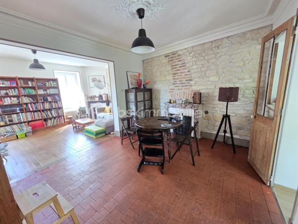 Magnifique Maison de ville quartier Montapins de 133m² à Nevers.

Situé dans le quartier calme et très prisé des Montapins de Nevers, à deux pas des écoles, commerces et commodités, nous vous présentons cette magnifique Maison de Ville d'une superficie habitable d'environ 133m² sur 3 niveaux, composée d'une entrée, d'un cellier, d'un garage et d'une cave en rez-de-chaussée, palier, salon séjour, cuisine aménagée et wc indépendant au premier étage, palier, salle d'eau avec wc intégré, 3 chambres au second étage et chambre avec dressing au troisième niveau, terrasse et dépendance de jardin, le tout sur un beau jardin d'environ 260m², arboré et entièrement clos.
Cette maison dispose d'une entrée de plain pied, dont le dégagement distribue un espace cellier pour les machines et la chaudière au gaz, un garage de 21m², ainsi qu'un espace de cave de 11m².
Face à l'entrée, un escalier mène au palier du premier niveau, qui propose une porte fenêtre qui donne sur le jardin, ce palier dessert un wc indépendant, une grande pièce de vie d'environ 40m², composée d'un espace séjour de 15m² ouvert sur un grand salon d'environ 25m². Le salon communique avec la cuisine aménagée de 11m², qui propose un espace ouvert par des baies vitrées qui donne sur la terrasse et le jardin.
Le second niveau propose un palier dont le dégagement dessert une salle d'eau avec wc intégré, ainsi que trois chambres de 10,5, 11 et 13m².
Le troisième étage propose un palier qui dessert une grande chambre de 23m², qui propose un espace dressing de 5m².
Tous les sols de cette maison sont carrelage ( entrée, palier, salon, cuisine), en tomette (séjour, palier du second et salle d'eau) , en parquet chêne authentique (wc, chambre et dressing du troisième), et en linoléum (chambres au second). Elle comporte une isolation double vitrage PVC sur toutes les pièces à vivre, des volets bois standards, elle propose un chauffage de type gaz de ville avec une chaudière entretenue. Elle dispose de combles bien isolés et une toiture en tuiles ardoisés en bon état.
Côté terrain, cette maison propose une parcelle de près de 260m² clôturée, arborée et entretenue, elle dispose une terrasse.
Pour l’assainissement, cette maison est reliée au tout-à-l’égout.

Les plus: La qualité générale du bien et son potentiel, son quartier et sa proximité avec toutes les commodités, ses grands volumes de pièces, sa surface habitable, ses 4 chambres,.

Photos supplémentaires disponibles sur BSK IMMOBILIER > Nos conseillers > Olivier FRESLON
Pour tout renseignement complémentaire ou pour une visite, contactez moi au 07.62.78.13.13.

Cette maison est une belle opportunité à saisir, idéale pour une grande famille, elle n'attend que vous!!
