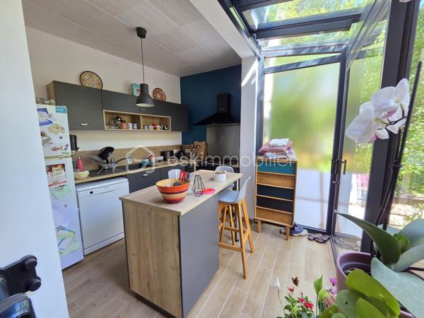 Magnifique Maison de ville quartier Montapins de 133m² à Nevers.

Situé dans le quartier calme et très prisé des Montapins de Nevers, à deux pas des écoles, commerces et commodités, nous vous présentons cette magnifique Maison de Ville d'une superficie habitable d'environ 133m² sur 3 niveaux, composée d'une entrée, d'un cellier, d'un garage et d'une cave en rez-de-chaussée, palier, salon séjour, cuisine aménagée et wc indépendant au premier étage, palier, salle d'eau avec wc intégré, 3 chambres au second étage et chambre avec dressing au troisième niveau, terrasse et dépendance de jardin, le tout sur un beau jardin d'environ 260m², arboré et entièrement clos.
Cette maison dispose d'une entrée de plain pied, dont le dégagement distribue un espace cellier pour les machines et la chaudière au gaz, un garage de 21m², ainsi qu'un espace de cave de 11m².
Face à l'entrée, un escalier mène au palier du premier niveau, qui propose une porte fenêtre qui donne sur le jardin, ce palier dessert un wc indépendant, une grande pièce de vie d'environ 40m², composée d'un espace séjour de 15m² ouvert sur un grand salon d'environ 25m². Le salon communique avec la cuisine aménagée de 11m², qui propose un espace ouvert par des baies vitrées qui donne sur la terrasse et le jardin.
Le second niveau propose un palier dont le dégagement dessert une salle d'eau avec wc intégré, ainsi que trois chambres de 10,5, 11 et 13m².
Le troisième étage propose un palier qui dessert une grande chambre de 23m², qui propose un espace dressing de 5m².
Tous les sols de cette maison sont carrelage ( entrée, palier, salon, cuisine), en tomette (séjour, palier du second et salle d'eau) , en parquet chêne authentique (wc, chambre et dressing du troisième), et en linoléum (chambres au second). Elle comporte une isolation double vitrage PVC sur toutes les pièces à vivre, des volets bois standards, elle propose un chauffage de type gaz de ville avec une chaudière entretenue. Elle dispose de combles bien isolés et une toiture en tuiles ardoisés en bon état.
Côté terrain, cette maison propose une parcelle de près de 260m² clôturée, arborée et entretenue, elle dispose une terrasse.
Pour l’assainissement, cette maison est reliée au tout-à-l’égout.

Les plus: La qualité générale du bien et son potentiel, son quartier et sa proximité avec toutes les commodités, ses grands volumes de pièces, sa surface habitable, ses 4 chambres,.

Photos supplémentaires disponibles sur BSK IMMOBILIER > Nos conseillers > Olivier FRESLON
Pour tout renseignement complémentaire ou pour une visite, contactez moi au 07.62.78.13.13.

Cette maison est une belle opportunité à saisir, idéale pour une grande famille, elle n'attend que vous!!