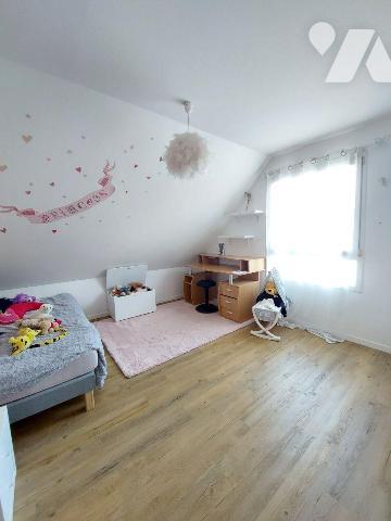 A VENDRE - GEVEZE (35) Maison de 181 m² + double garage + cave + jardin clos.
Maison de 2008 m...