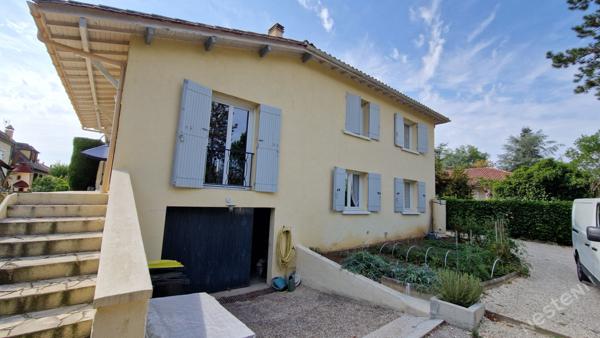 Grande maison familiale avec garage et terrain ? Proche commodités à Bergerac !
