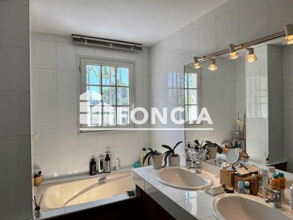 À vendre Maison 7 pièces 211 m² - La Crèche 79260