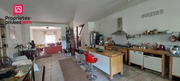 Maison  de caractère  de 185 m²  au coeur du Mas d'Agenais - volumes rares, 2 suites parentales et garage