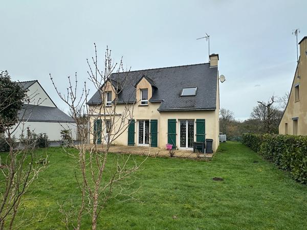 Belle artisanale, bien entretenue, excellent emplacement à Questembert !