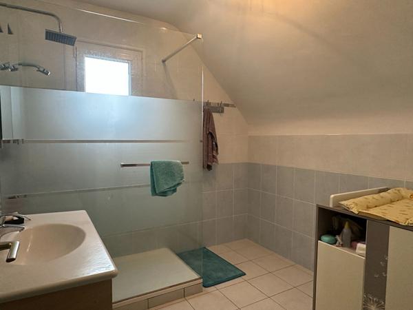 Belle artisanale, bien entretenue, excellent emplacement à Questembert !