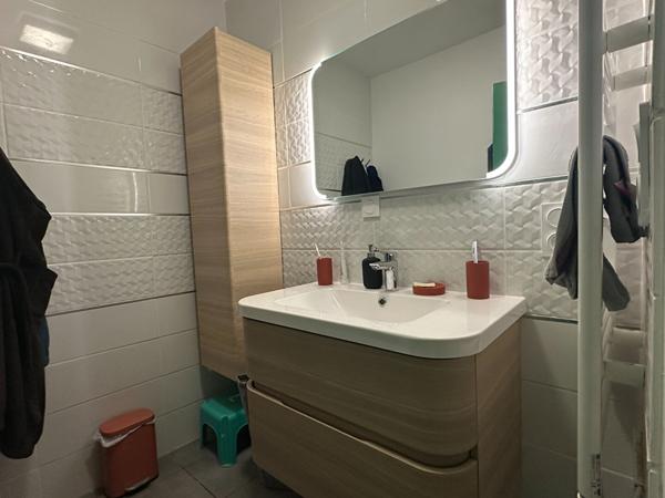 Belle artisanale, bien entretenue, excellent emplacement à Questembert !