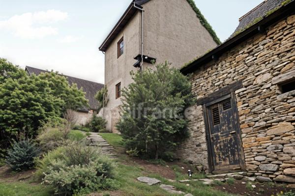 Maison de caractère sur les rives du Lot – Saint-Projet-de-Cassaniouze (15)