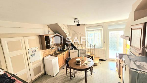 Maison de ville avec cour, véranda et cave voûtée – Virieu-le-Grand