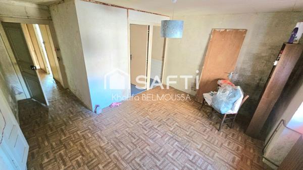 Maison de ville avec cour, véranda et cave voûtée – Virieu-le-Grand