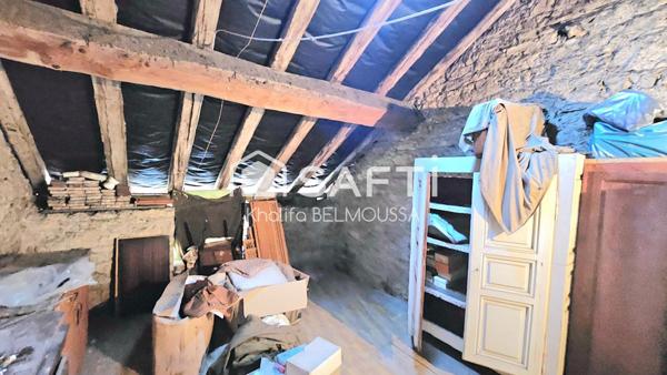 Maison de ville avec cour, véranda et cave voûtée – Virieu-le-Grand