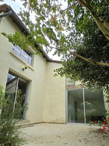 Maison d'architecte avec piscine et deux studios loués