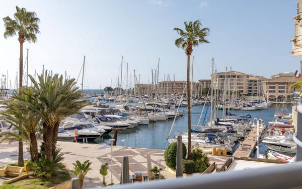 Appartement à vendre    4 pièces • 76,36 m2 Fréjus