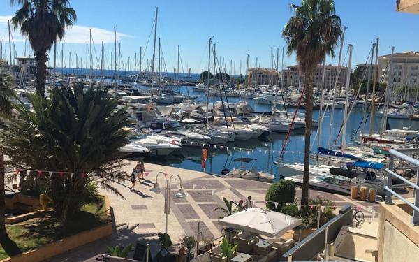 Appartement à vendre    4 pièces • 76,36 m2 Fréjus