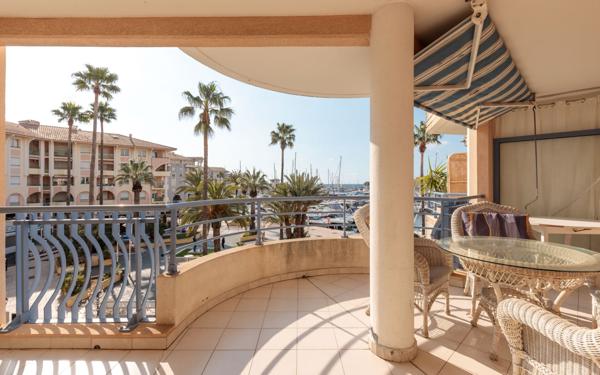 Appartement à vendre    4 pièces • 76,36 m2 Fréjus