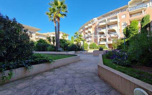 Appartement à vendre    4 pièces • 76,36 m2 Fréjus