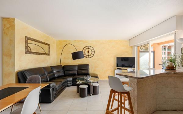 Appartement à vendre    4 pièces • 76,36 m2 Fréjus