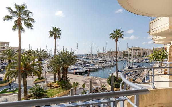 Appartement à vendre    4 pièces • 76,36 m2 Fréjus