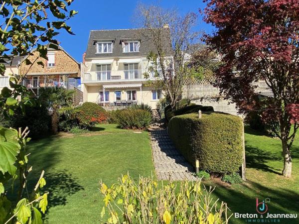 MAISON FOUGERES 5 CHAMBRES JARDIN 930 M² env.