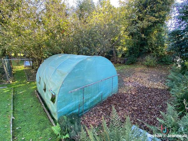 MAISON FOUGERES 5 CHAMBRES JARDIN 930 M² env.