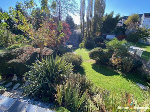 MAISON FOUGERES 5 CHAMBRES JARDIN 930 M² env.