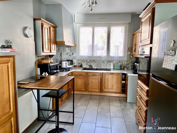 MAISON FOUGERES 5 CHAMBRES JARDIN 930 M² env.