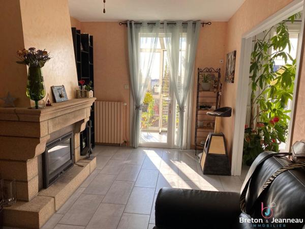 MAISON FOUGERES 5 CHAMBRES JARDIN 930 M² env.