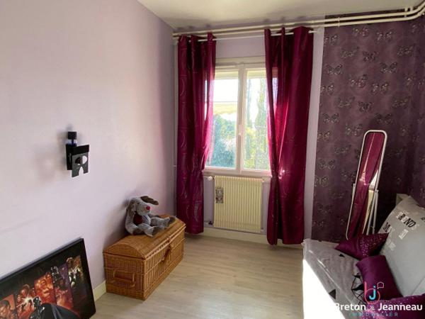 MAISON FOUGERES 5 CHAMBRES JARDIN 930 M² env.