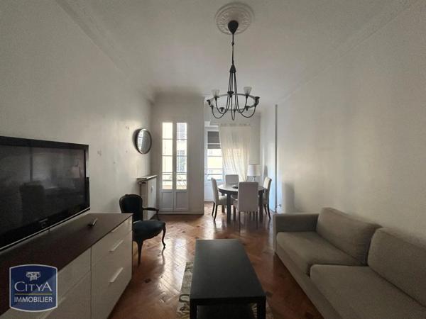 Appartement à louer 3 pièces 82m²