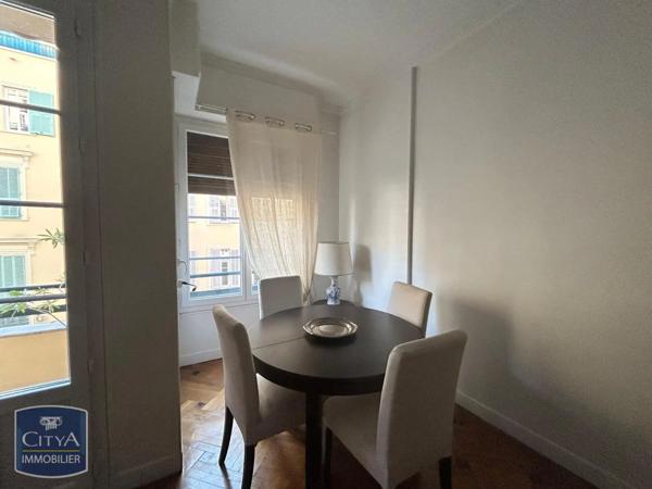 Appartement à louer 3 pièces 82m²