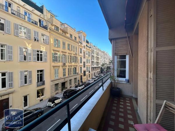 Appartement à louer 3 pièces 82m²