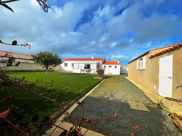 Maison L'aiguillon Sur Vie 118m² + dépendances