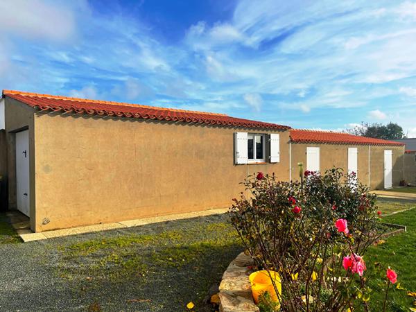 Maison L'aiguillon Sur Vie 118m² + dépendances