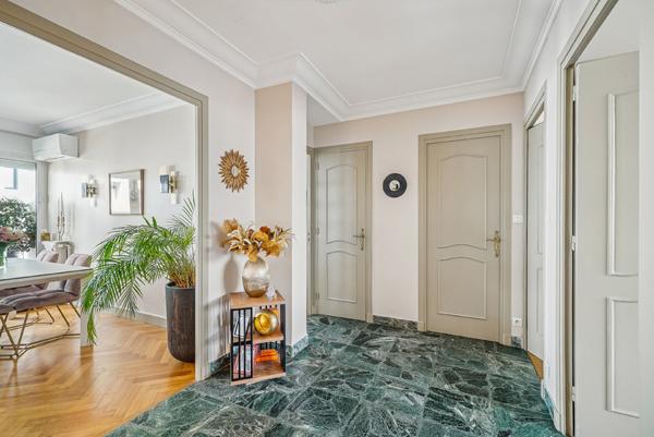Lyon 6eme - Puvis de Chavanne: Un charmant appartement rénové de 76m2, 2 chambres, un balcon de 13m2.