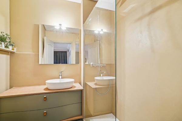 Lyon 6eme - Puvis de Chavanne: Un charmant appartement rénové de 76m2, 2 chambres, un balcon de 13m2.