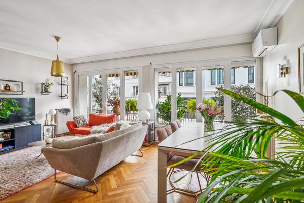 Lyon 6eme - Puvis de Chavanne: Un charmant appartement rénové de 76m2, 2 chambres, un balcon de 13m2.