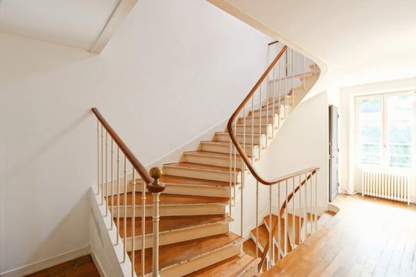 Propriété d’Exception – 454 m² habitables sur 3025 m² de terrain – Rentabilité brute estimée à +10 %