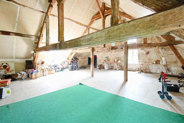 Propriété d’Exception – 454 m² habitables sur 3025 m² de terrain – Rentabilité brute estimée à +10 %