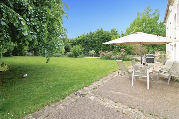 Propriété d’Exception – 454 m² habitables sur 3025 m² de terrain – Rentabilité brute estimée à +10 %