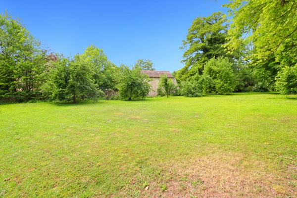 Propriété d’Exception – 454 m² habitables sur 3025 m² de terrain – Rentabilité brute estimée à +10 %