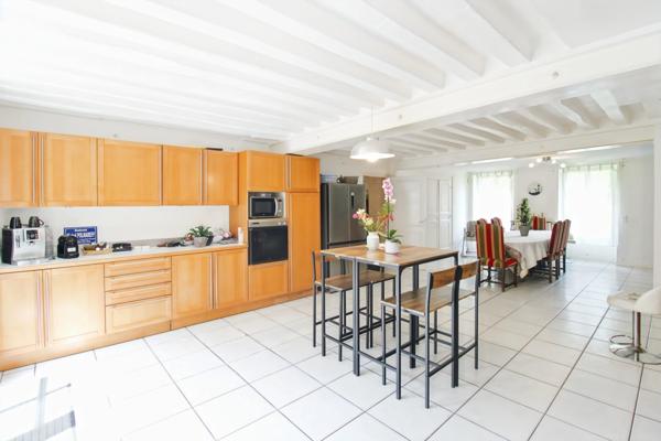 Propriété d’Exception – 454 m² habitables sur 3025 m² de terrain – Rentabilité brute estimée à +10 %