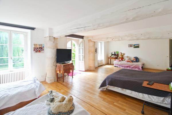 Propriété d’Exception – 454 m² habitables sur 3025 m² de terrain – Rentabilité brute estimée à +10 %