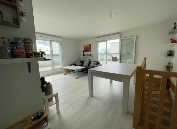 DUPLEX LUMINEUX AVEC TERRASSE DE 26 m²